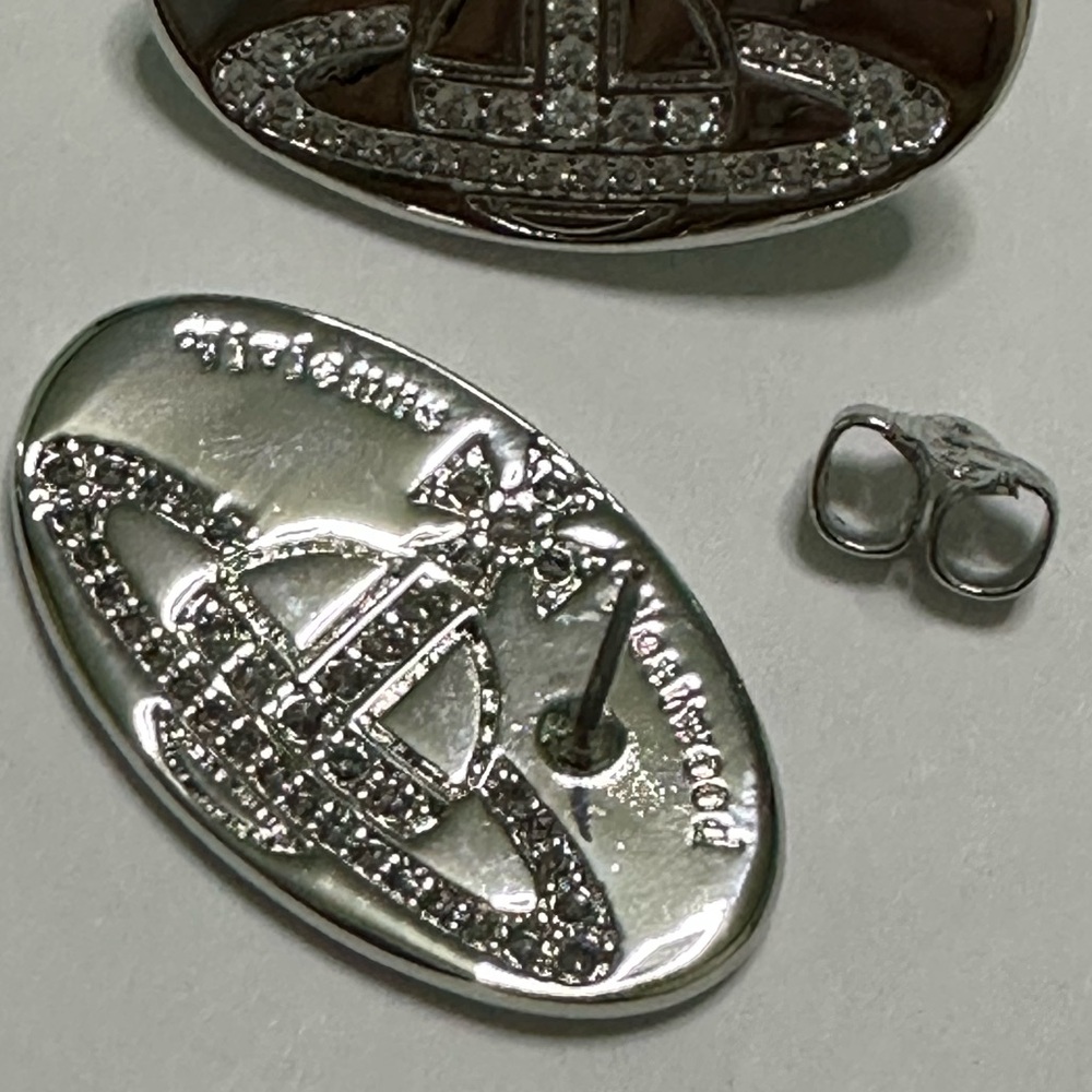 Sold out silver tone vintage signature logo stud earrings - Picture 4 of 8